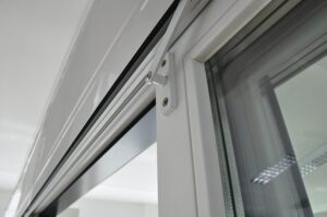 Read more about the article Wood / Alu lift and slide doors with automatic hinges