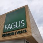 Renovierter Salon FAGUS Fenster und Türen geöffnet